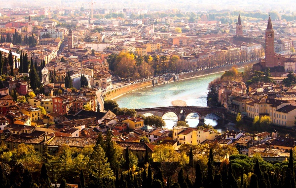 Сияние солнца в Вероне, Италия