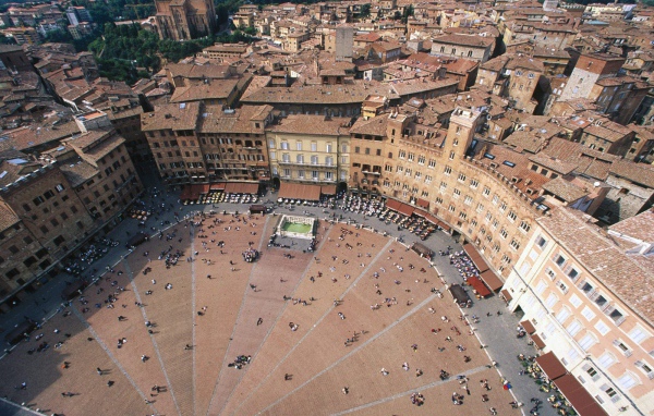 Центральная площадь в Сиене, Италия