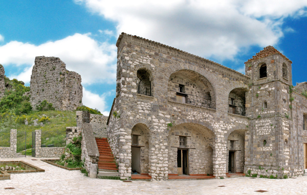 Старинная церковь в Генуе, Италия