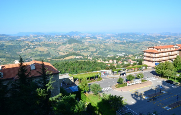 Вид со стены крепости в Сан Марино, Италия