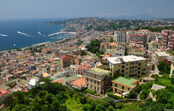 Вид с холма в Неаполе, Италия