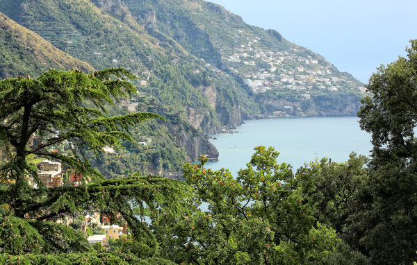 Вид на залив на курорте Позитано, Италия