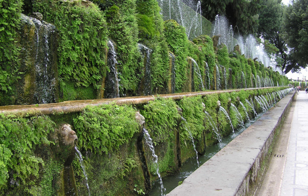 Стена фонтанов в Тиволи, Италия