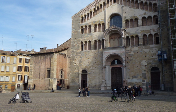 Соборная площадь в Парме, Италия