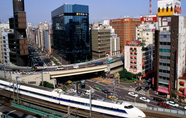 Черное здание в Токио