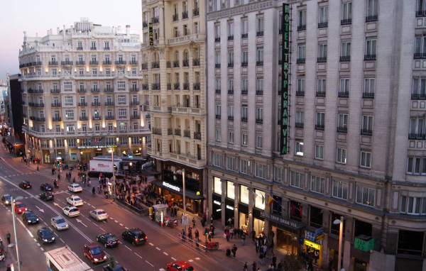 Оживленная улица в Мадриде