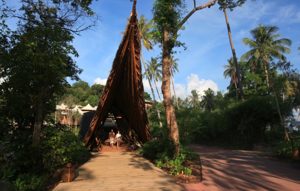 Арка на пляже на острове Ко Куд, Таиланд