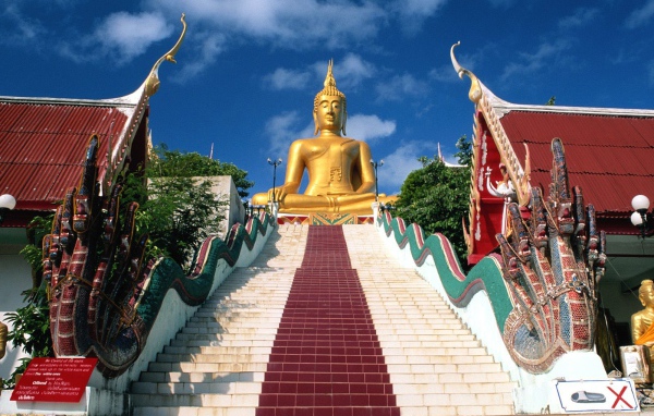 Статуя Будды на курорте в Паттайе, Таиланд