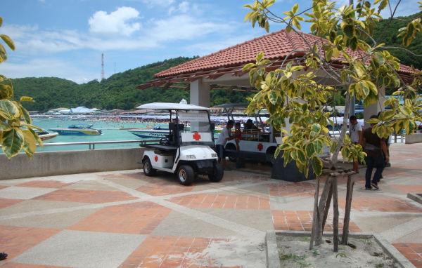 Городские улицы на курорте острова Ко Лан, Таиланд