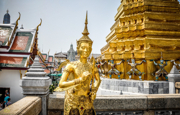 Золотая статуя в Бангкоке, Таиланд