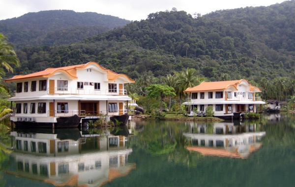 Гостиница на плаву на острове Чанг, Таиланд