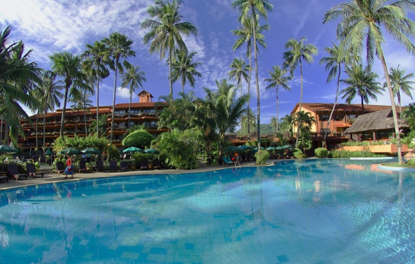 Бассейн в отеле в Пхукете