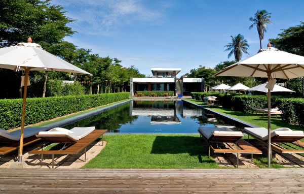 Бассейн в отеле на курорте Ча Ам, Таиланд