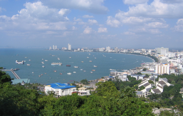 Панорама города на курорте в Паттайе, Таиланд