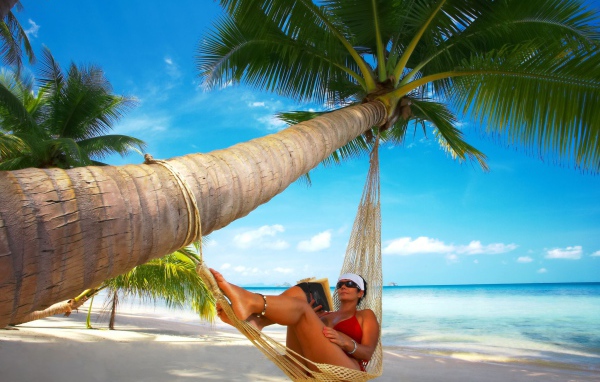 Отдых в гамаке на острове Самуи, Таиланд