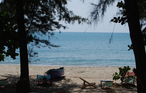 Отдых на пляже на курорте Районг, Таиланд