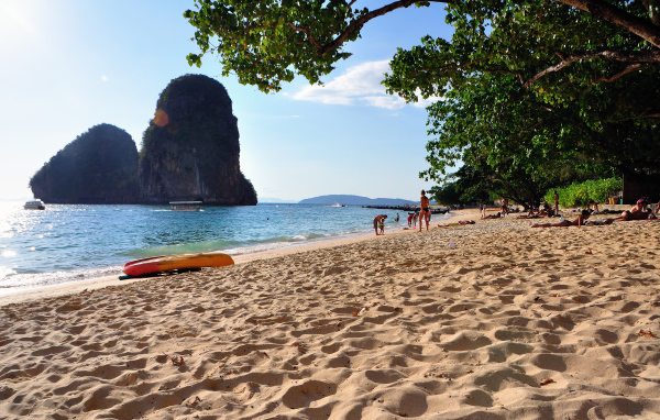 Отдых на пляже на курорте Чианг Рай, Таиланд