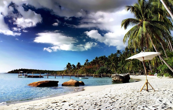 Песчаный пляж на курорте Ча Ам, Таиланд