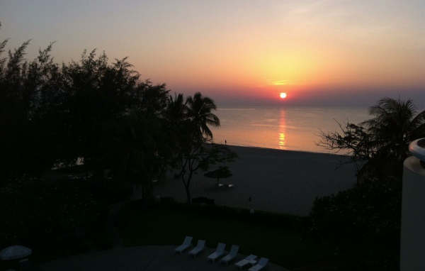 Закат на побережье курорта Ча Ам, Таиланд