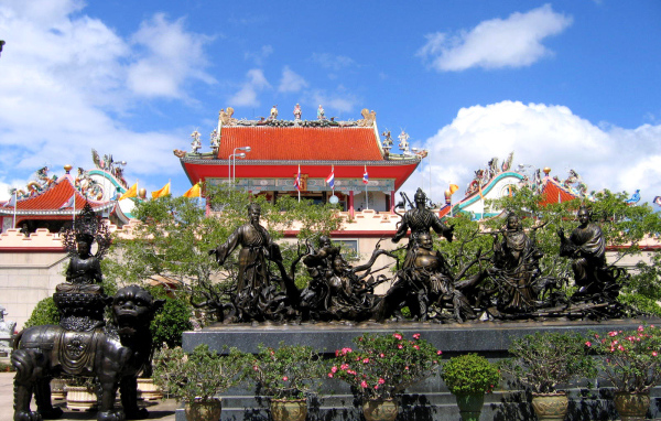 Храм на курорте в Паттайе, Таиланд