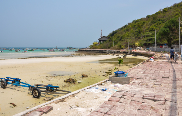 Пляж Тонгланг на курорте острова Ко Лан, Таиланд