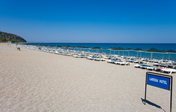 Бескрайний пляж в Кушадасы, Турция