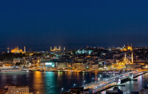 Вечер в заливе Стамбула