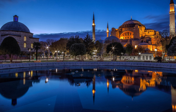 Вечерние фонари в Стамбуле