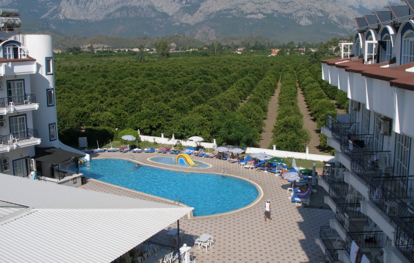 Зеленые сады в Кемере, Турция