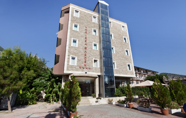 На улице в Кушадасы, Турция