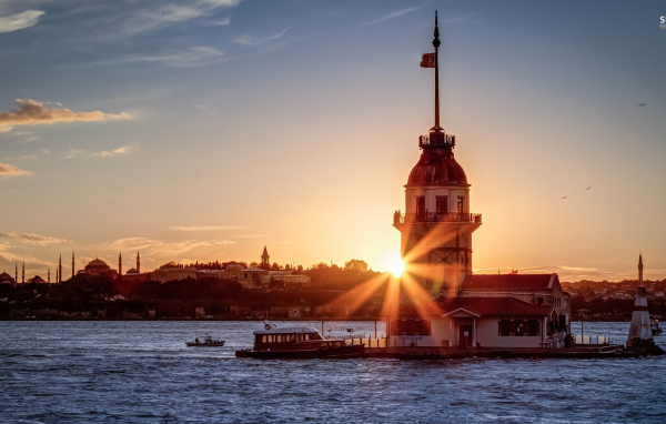Предзакатное солнце в Стамбуле