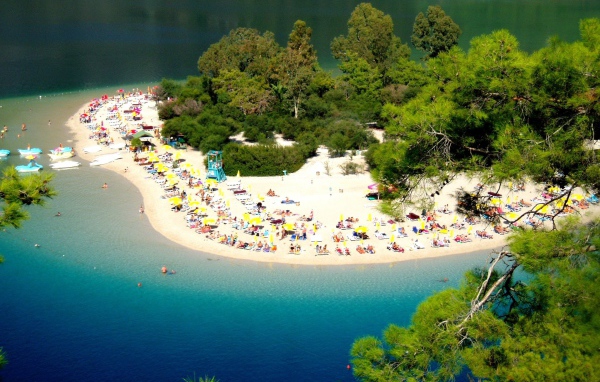 Отдых на пляже в Фетхие, Турция