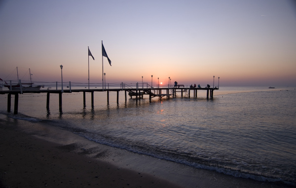 Закат солнца на курорте Кушадасы, Турция