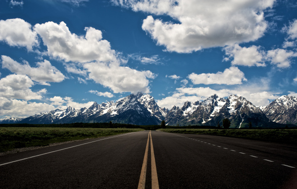 Road to the mountains, USA
