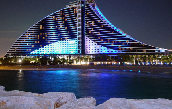 Ночной отель в Дубаи