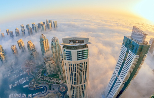 Густой туман в Дубаи