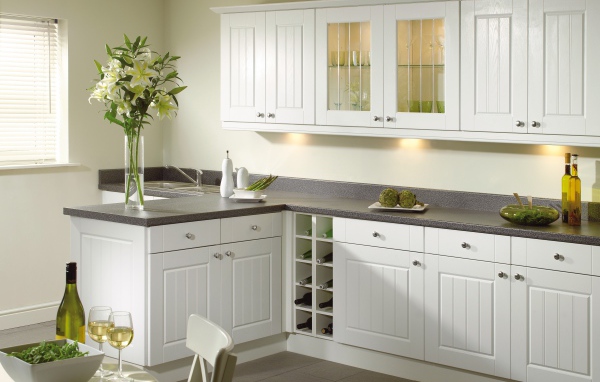 Большой букет на столе в кухне