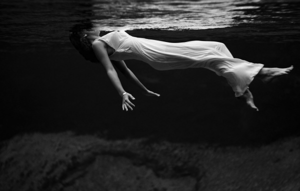 Балерина в воде