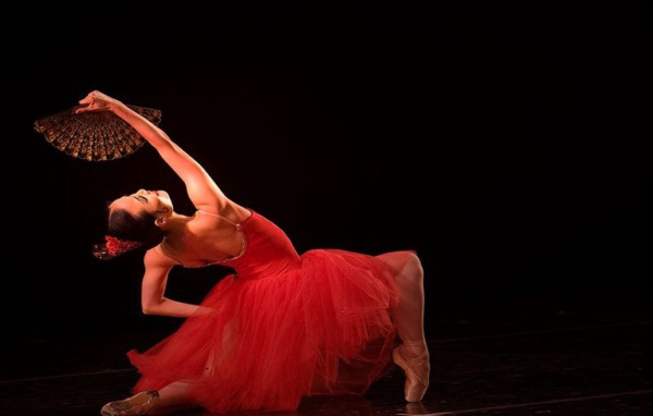 Балерина с веером