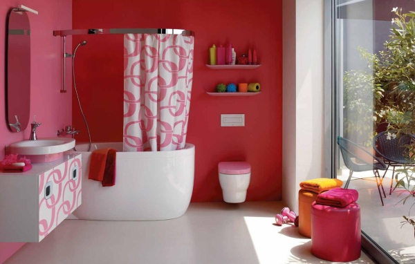 Ванная комната в красных тонах