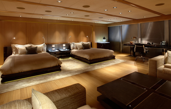 Спальня с двумя кроватями