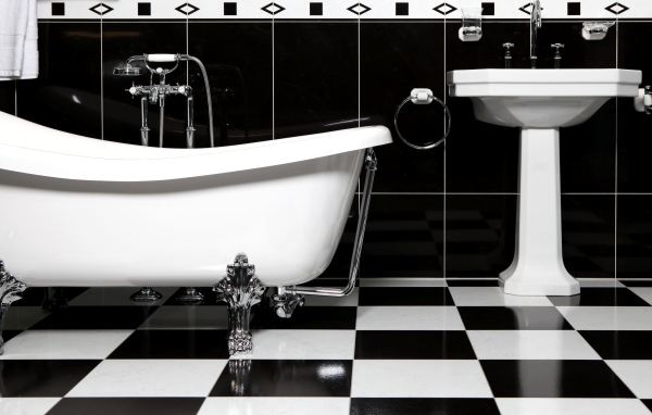 Черно белое оформление ванной