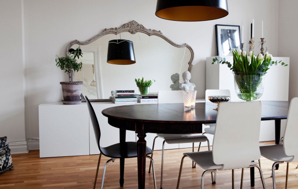 Черная люстра в столовой