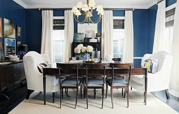 Синие стены в столовой