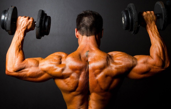 Бодибилдер с татуировкой