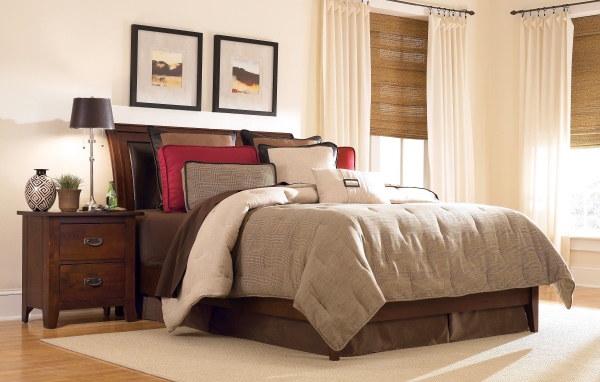 Светлая стильная спальня