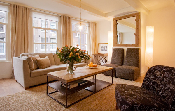 Яркий дизайн гостиной