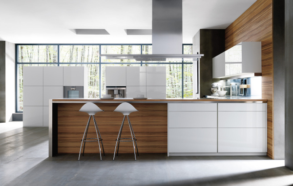 Стулья у стойки в кухне