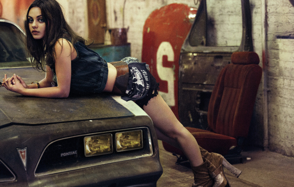 Очаровательная Мила Кунис