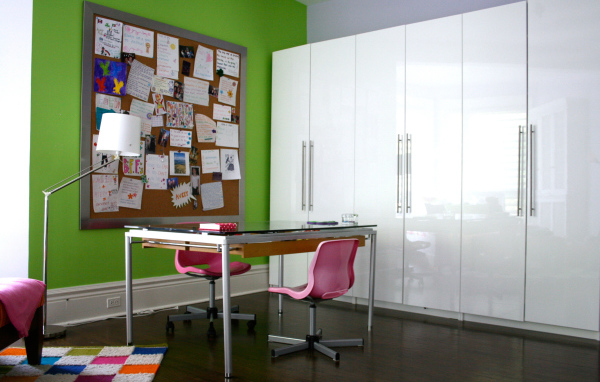 Рабочий стол в детской комнате